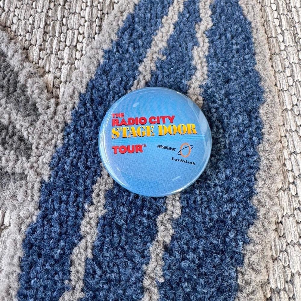 Vintage NYC 2002 The Radio City Stage Tour Pin-back Button ~2in EarthLink Blue